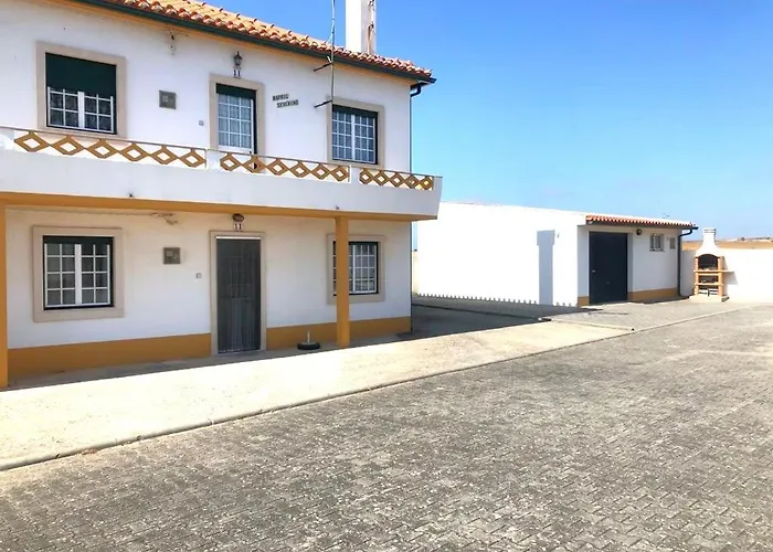 Tilli'n'joe's House *