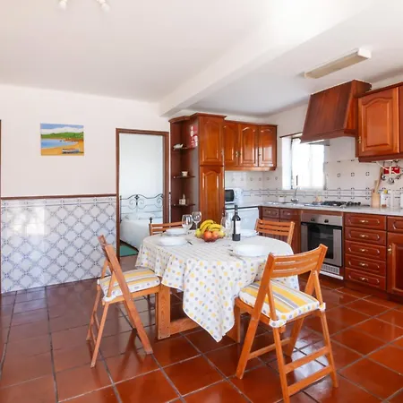 Tilli'n'joe's House *