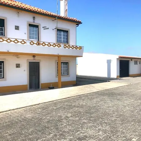 Tilli'n'joe's House *